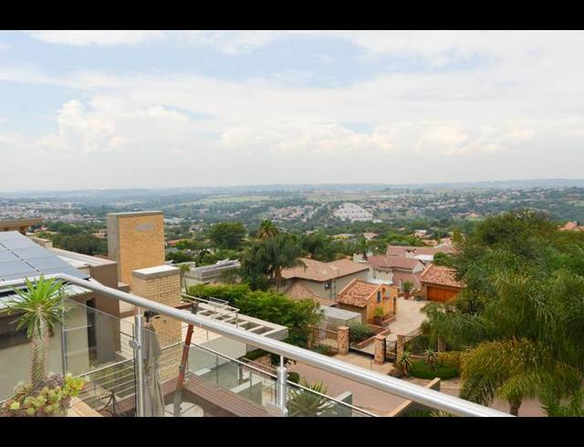 5 BEDROOM HOUSE FOR SALE IN FEATHERBROOKE ESTATE